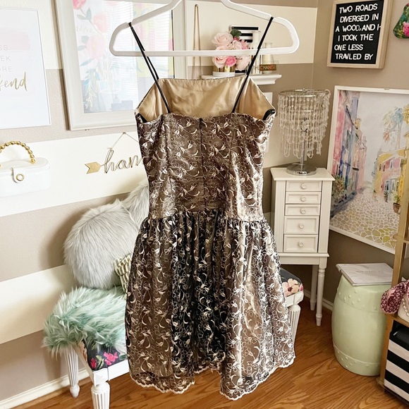 Nox Usa gold lace embroidered dress size small - Picture 4 of 7